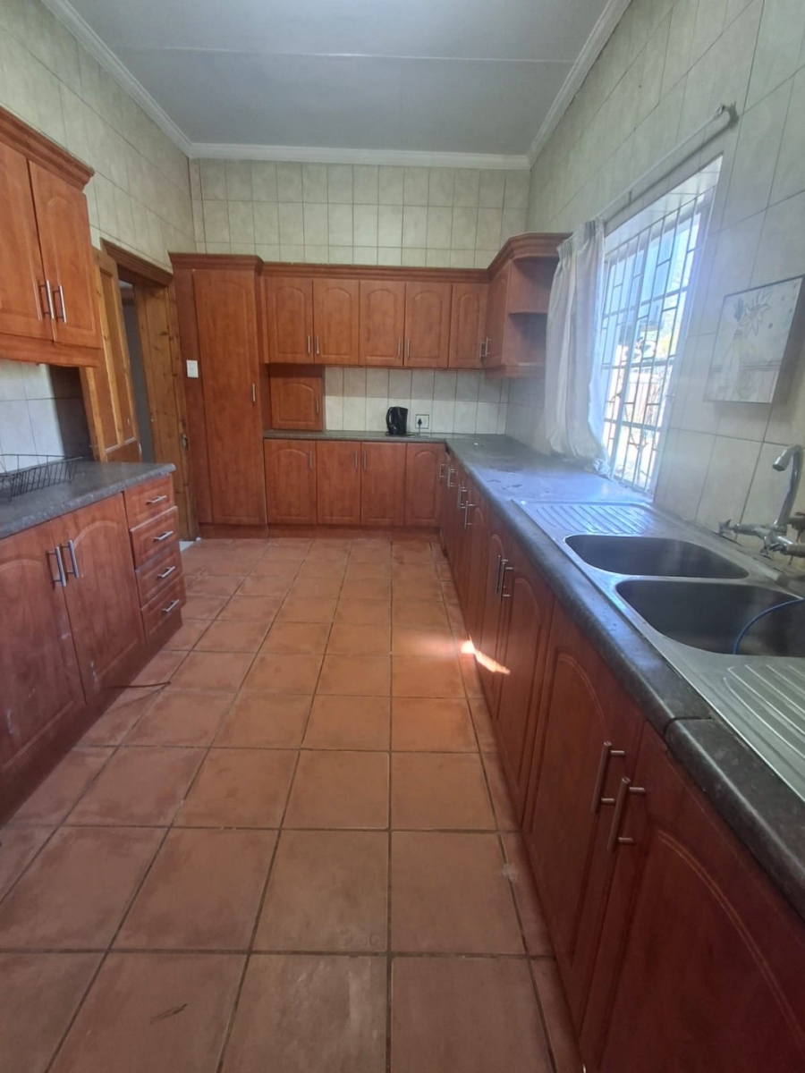 4 Bedroom Property for Sale in Ladybrand Free State